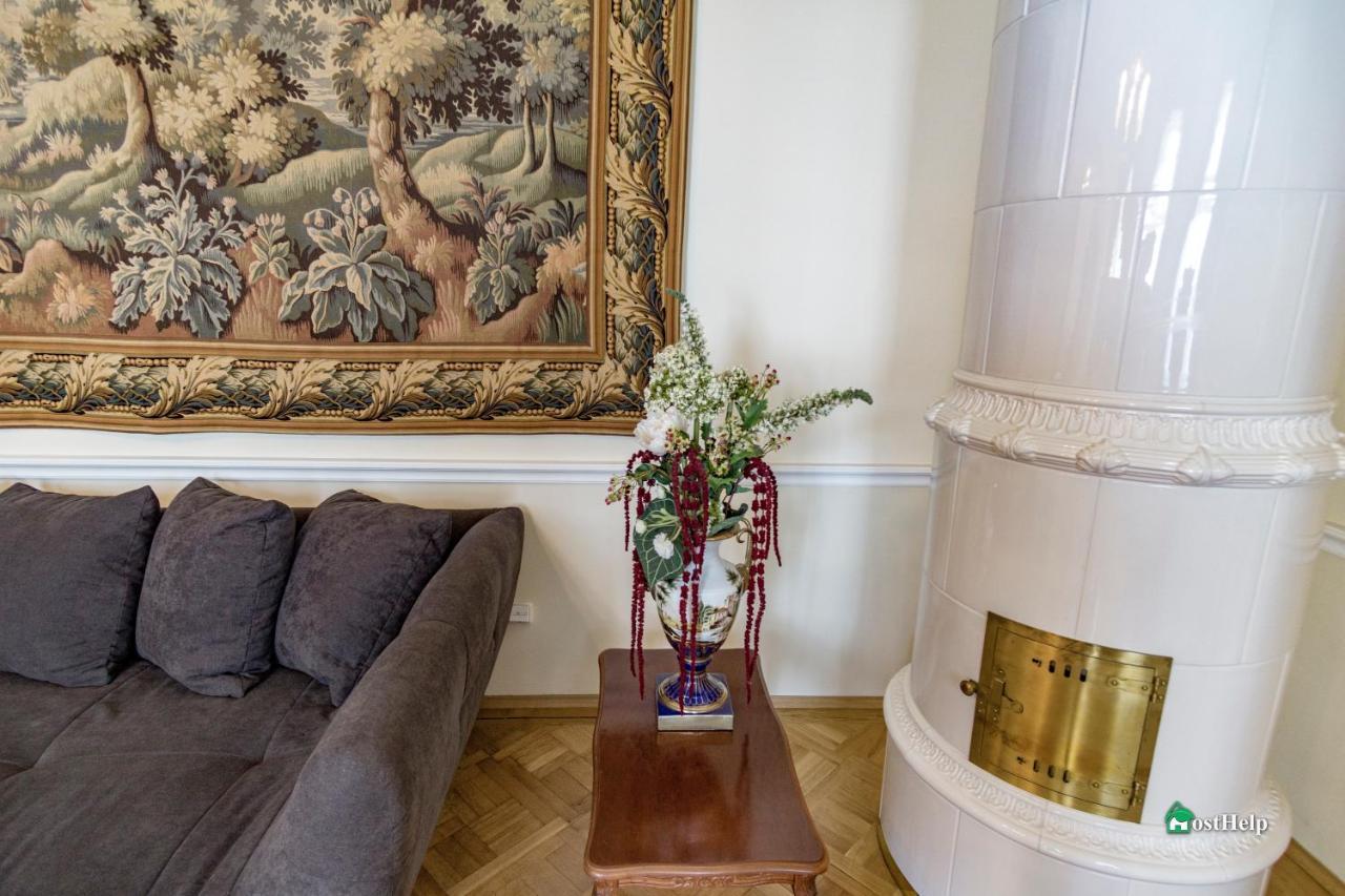 Villa With Hot-Tub, Terrace And Garden, Wenceslass Square Prag Exteriör bild