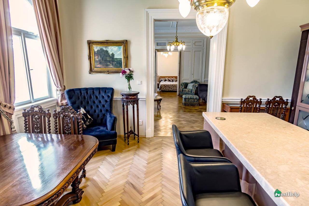 Villa With Hot-Tub, Terrace And Garden, Wenceslass Square Prag Exteriör bild