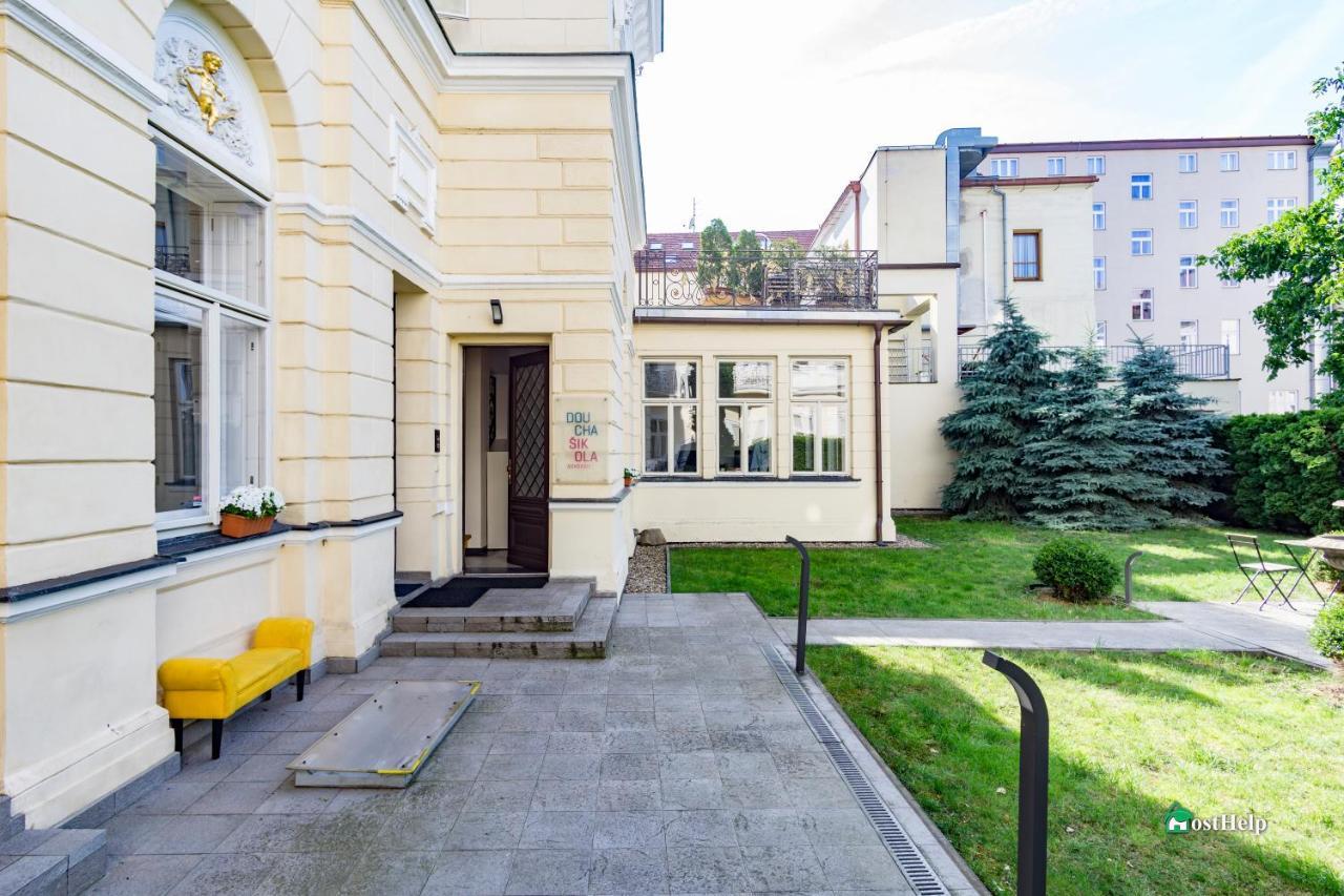 Villa With Hot-Tub, Terrace And Garden, Wenceslass Square Prag Exteriör bild
