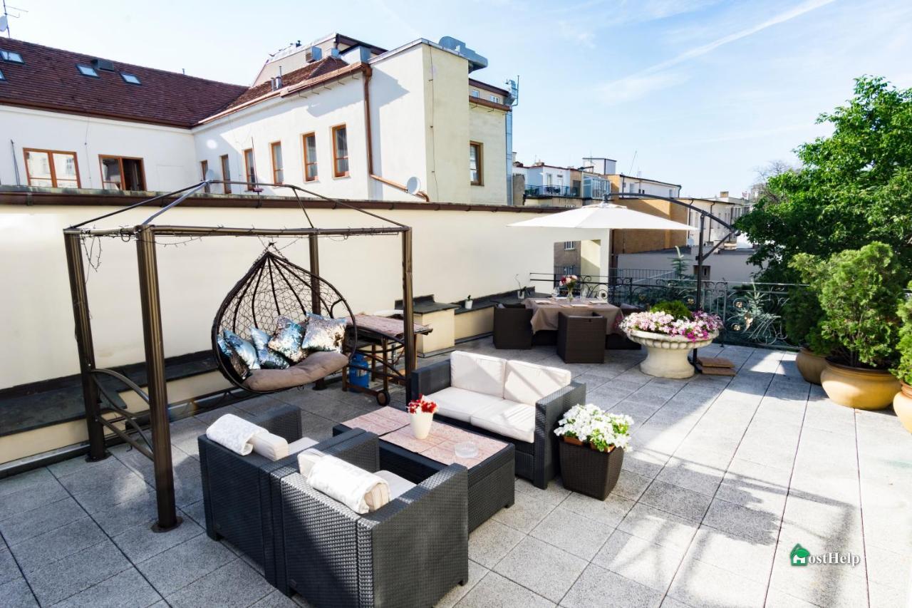 Villa With Hot-Tub, Terrace And Garden, Wenceslass Square Prag Exteriör bild