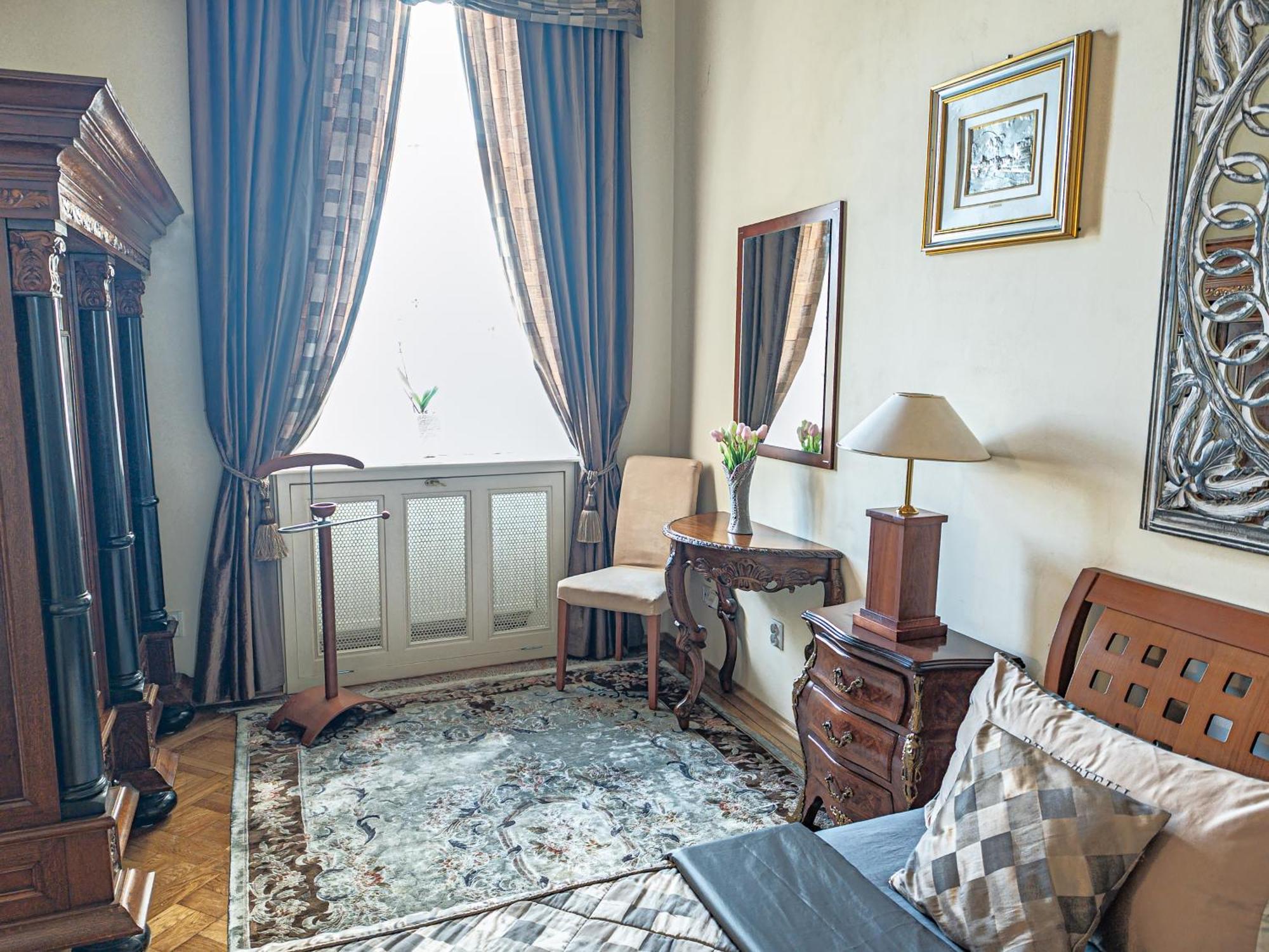 Villa With Hot-Tub, Terrace And Garden, Wenceslass Square Prag Exteriör bild
