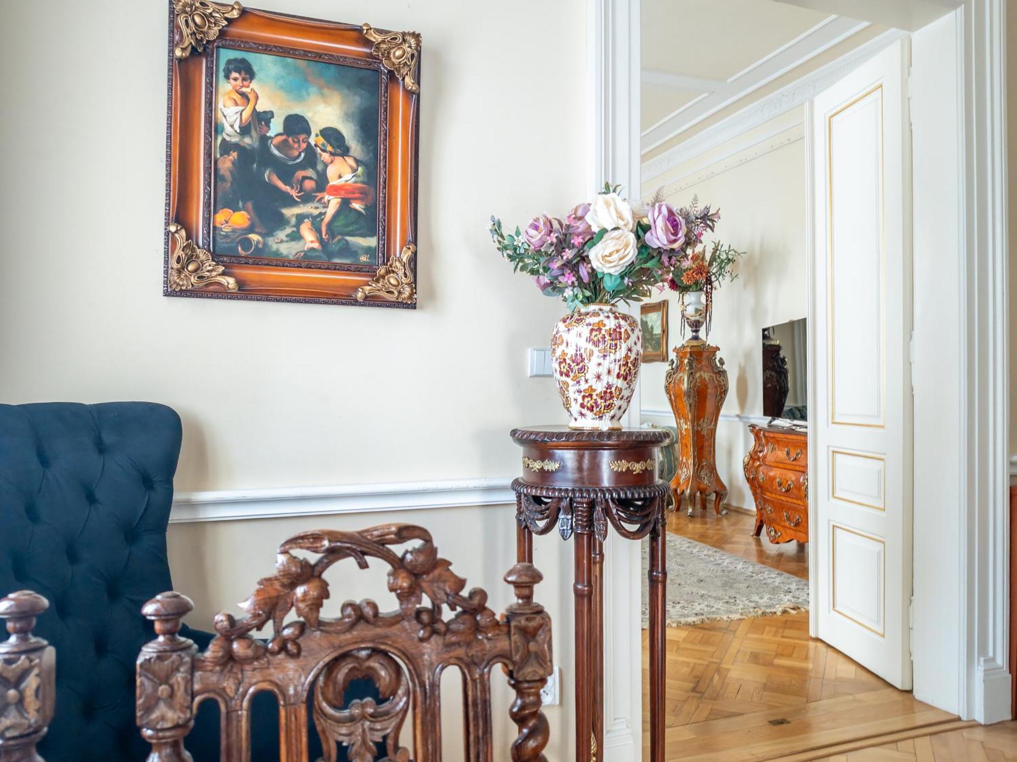 Villa With Hot-Tub, Terrace And Garden, Wenceslass Square Prag Exteriör bild