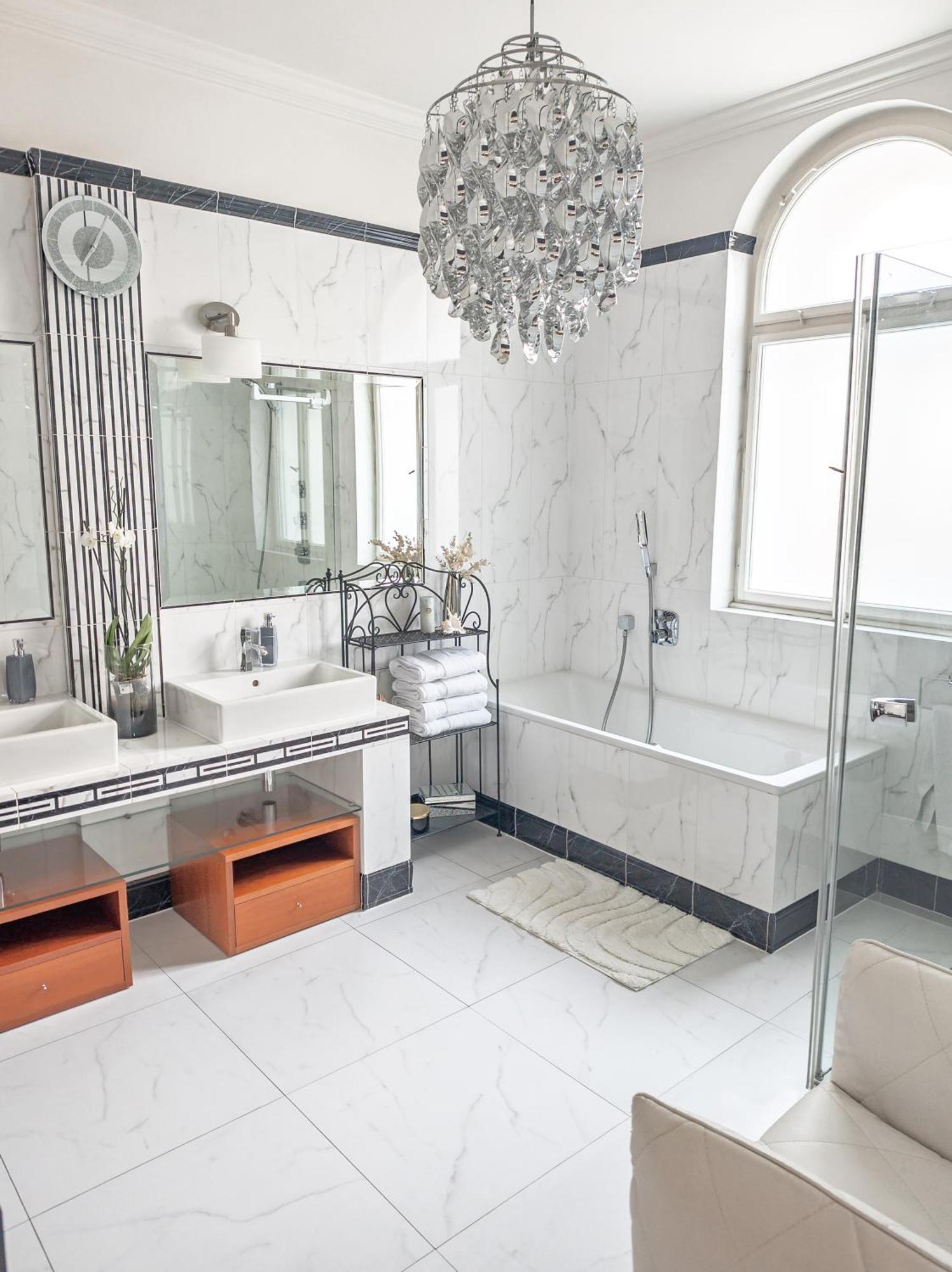 Villa With Hot-Tub, Terrace And Garden, Wenceslass Square Prag Exteriör bild