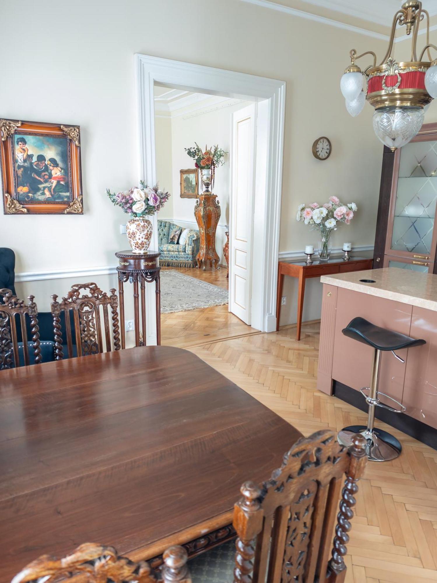 Villa With Hot-Tub, Terrace And Garden, Wenceslass Square Prag Exteriör bild