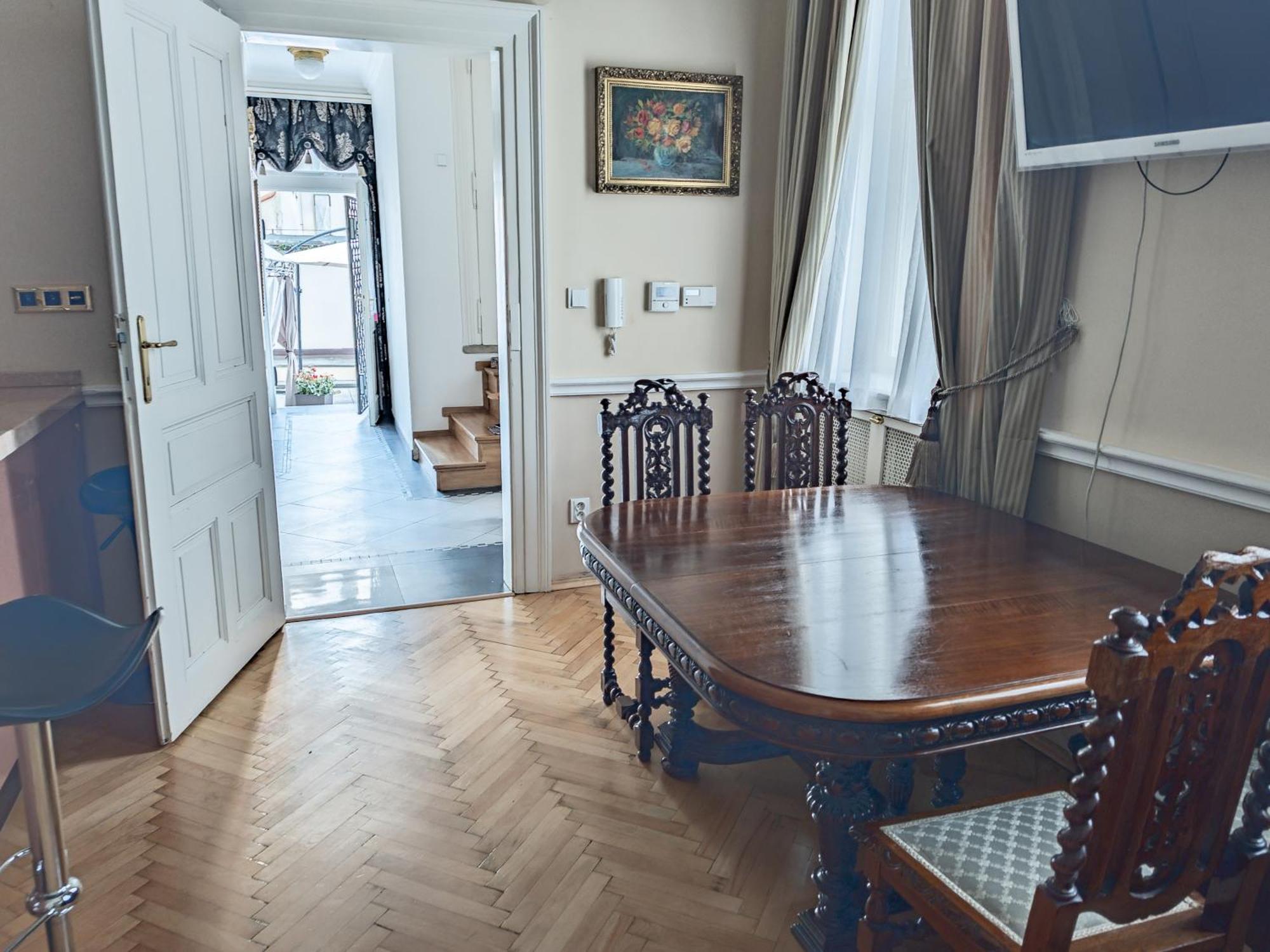 Villa With Hot-Tub, Terrace And Garden, Wenceslass Square Prag Exteriör bild